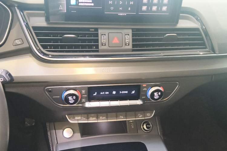 Used Audi Q5L 2022 40T Fashionable and Dynamic Model Audio And AC Panel