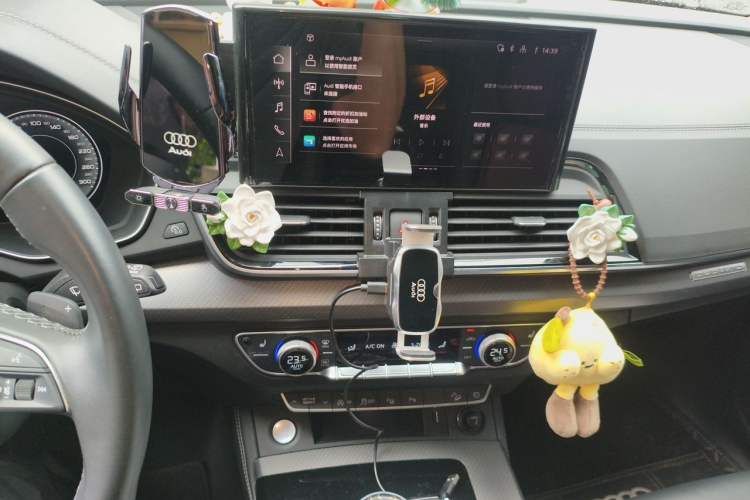 Used Audi Q5L 2022 Updated 40T Luxury Dynamic Edition Audio And AC Panel