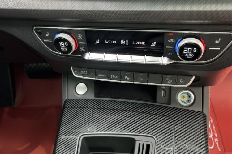 Used Audi Q5L 2022 Updated 45T Luxury Dynamic Version Audio And AC Panel