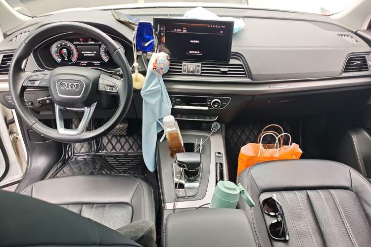 Used Audi Q5L 2022 40T Fashionable and Elegant Model Audio And AC Panel