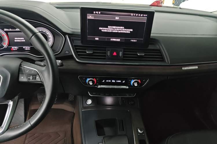 Used Audi Q5L 2022 Updated Version 40T Luxury Elegant Edition Audio And AC Panel