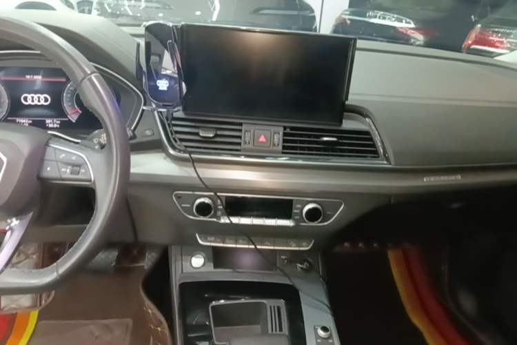 Used Audi Q5L 2022 40T Fashionable and Dynamic Model Audio And AC Panel
