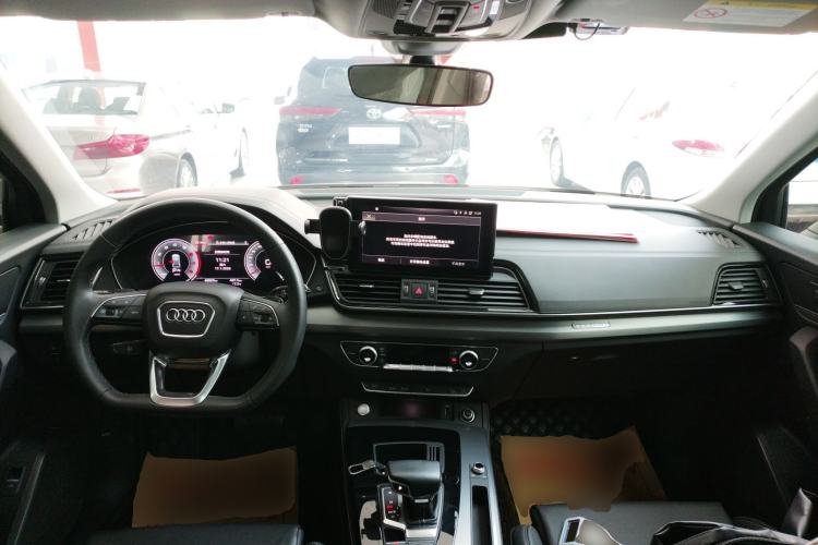 Used Audi Q5L 2022 40T Fashionable and Dynamic Model Center Console