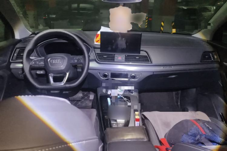 Used Audi Q5L 2022 40T Fashionable and Dynamic Model Center Console