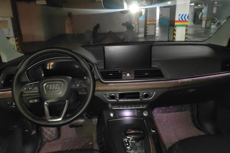 Used Audi Q5L 2022 40T Luxury Elegant Model Center Console
