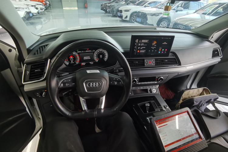 Used Audi Q5L 2022 40T Fashionable and Dynamic Model Center Console