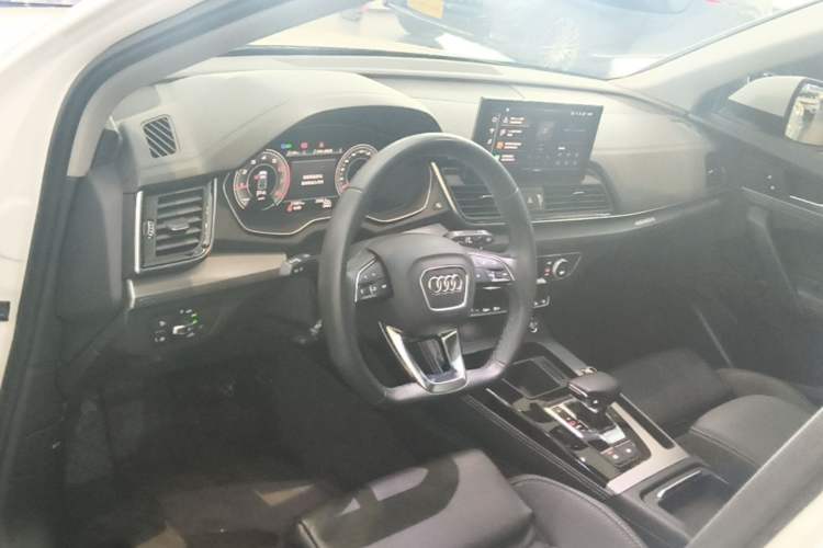 Used Audi Q5L 2022 40T Fashionable and Dynamic Model Center Console
