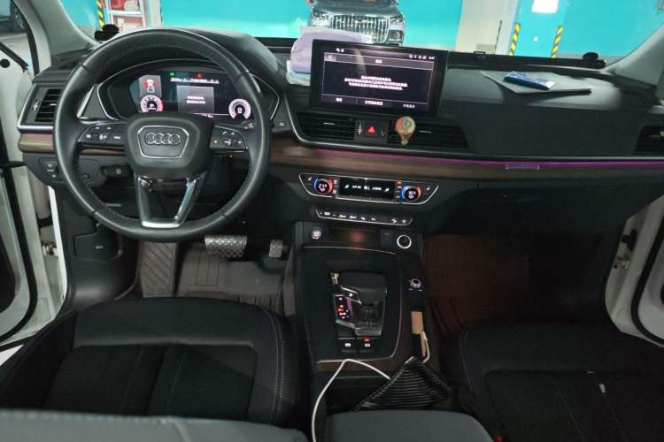Used Audi Q5L 2022 Updated Version 40T Luxury Elegant Edition Center Console
