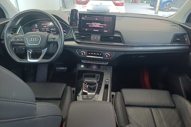 Used Audi Q5L 2022 40T Luxury Dynamic Model Center Console