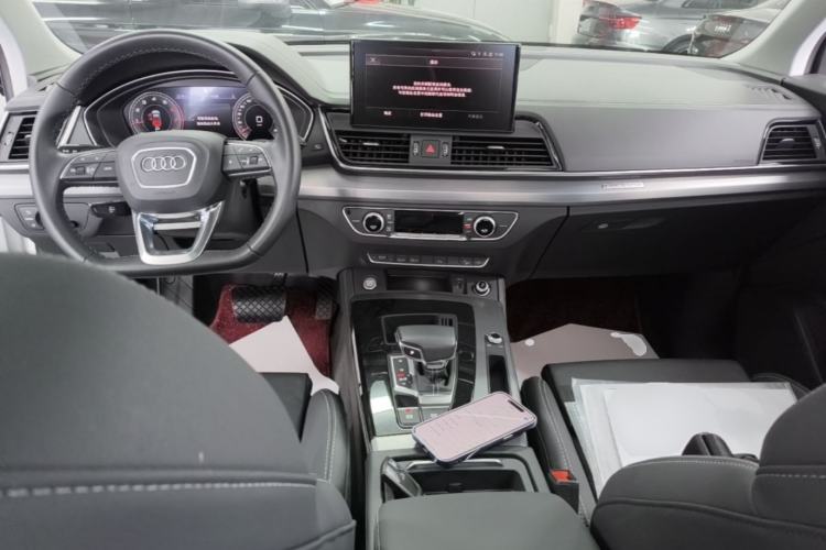 Used Audi Q5L 2022 40T Fashionable and Dynamic Model Center Console