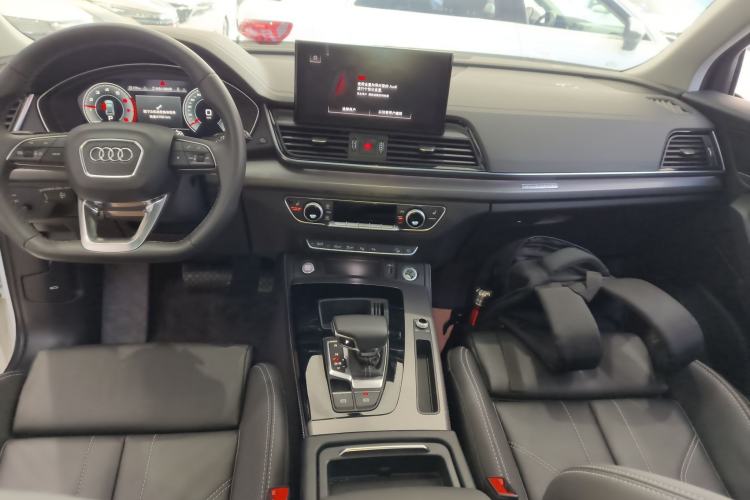Used Audi Q5L 2022 Updated 40T Luxury Dynamic Edition Center Console