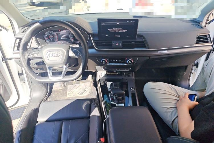 Used Audi Q5L 2022 Updated 40T Luxury Dynamic Edition Center Console