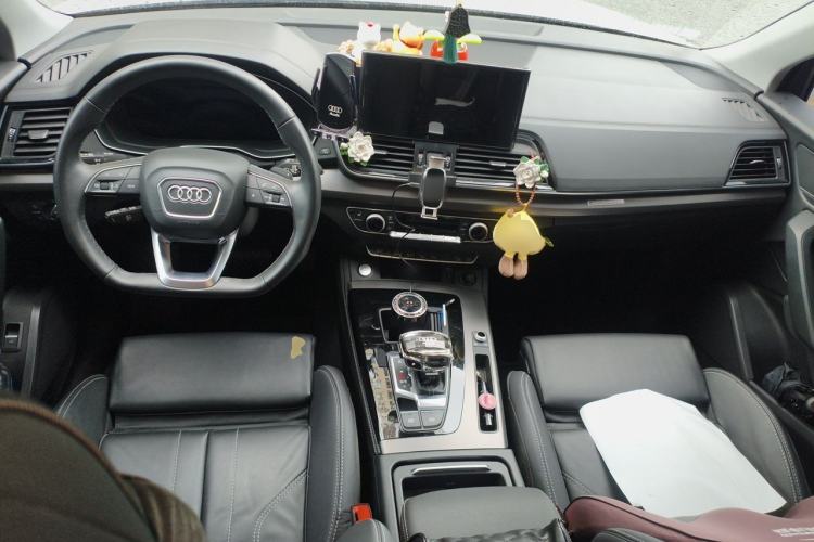 Used Audi Q5L 2022 Updated 40T Luxury Dynamic Edition Center Console