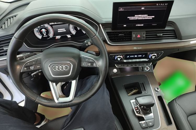 Used Audi Q5L 2022 Updated Version 40T Luxury Elegant Edition Center Console