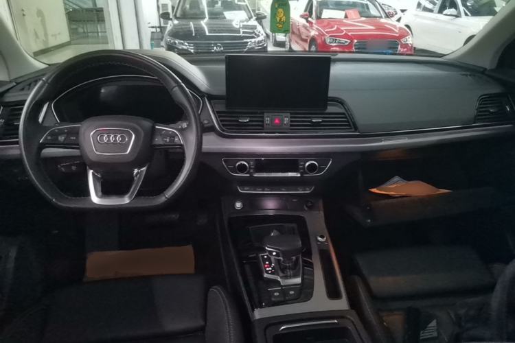 Used Audi Q5L 2022 40T Fashionable and Dynamic Model Center Console