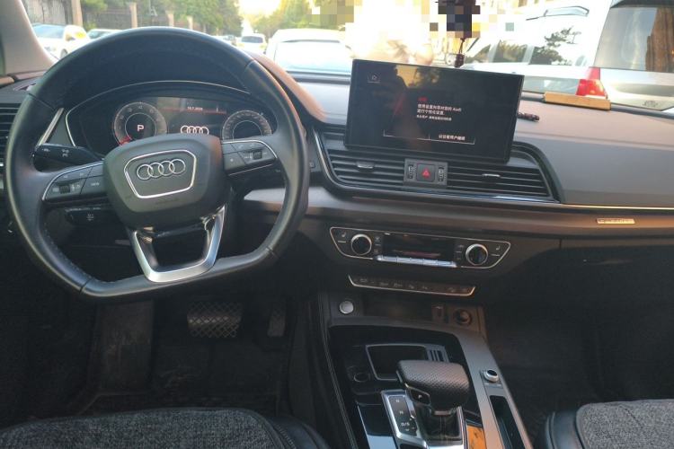 Used Audi Q5L 2022 40T Luxury Dynamic Model Center Console