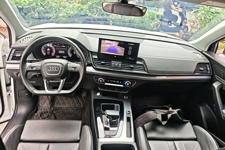 Used Audi Q5L 2022 40T Fashionable and Dynamic Model Center Console