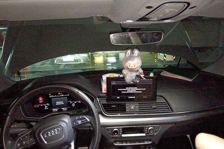 Used Audi Q5L 2022 40T Fashionable and Dynamic Model Center Console