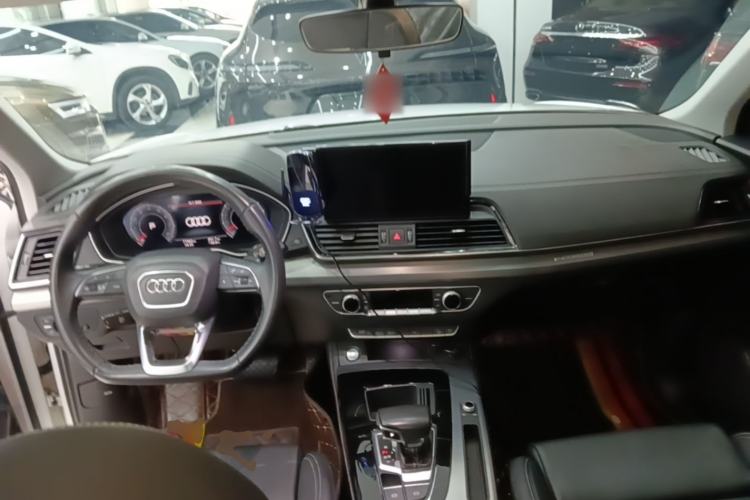Used Audi Q5L 2022 40T Fashionable and Dynamic Model Center Console
