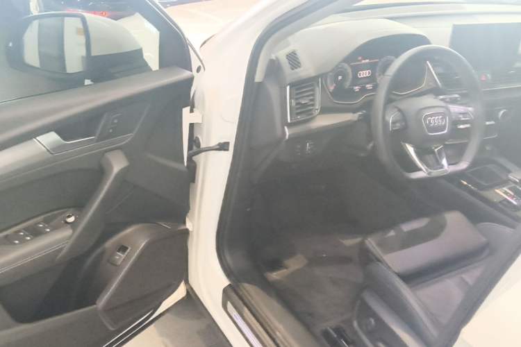 Used Audi Q5L 2022 40T Fashionable and Dynamic Model Driver Seat