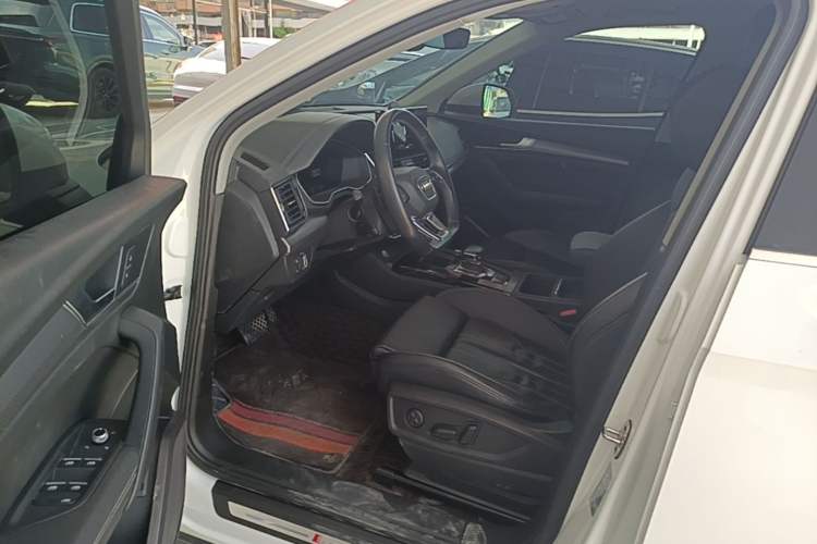 Used Audi Q5L 2022 40T Luxury Dynamic Model Driver Seat