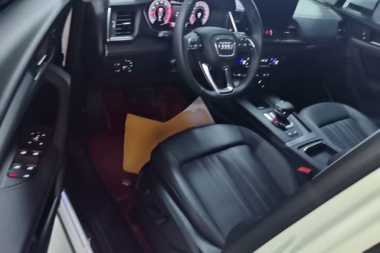 Used Audi Q5L 2022 40T Fashionable and Elegant Model Driver Seat