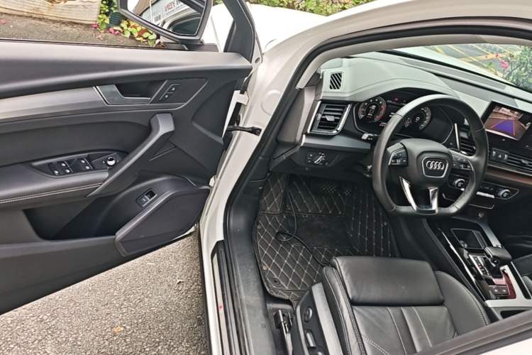 Used Audi Q5L 2022 40T Fashionable and Dynamic Model Driver Seat