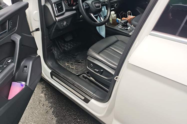 Used Audi Q5L 2022 40T Fashionable and Elegant Model Driver Seat