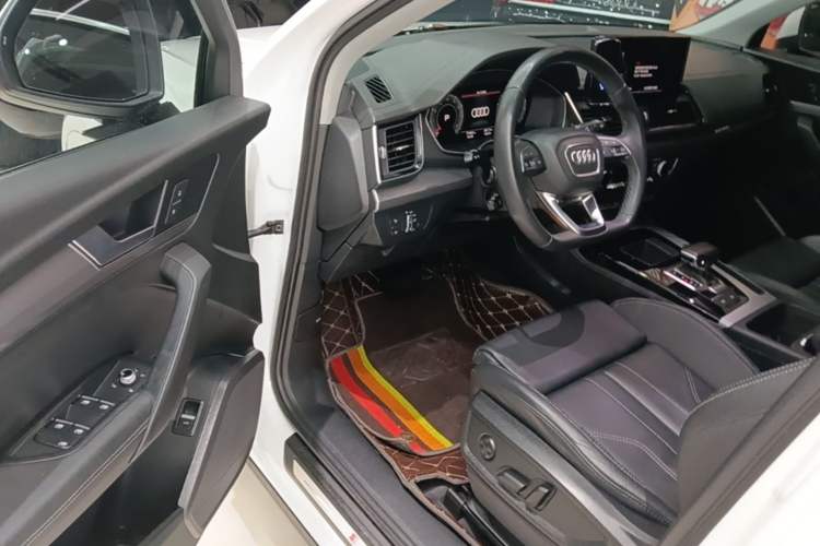Used Audi Q5L 2022 40T Fashionable and Dynamic Model Driver Seat