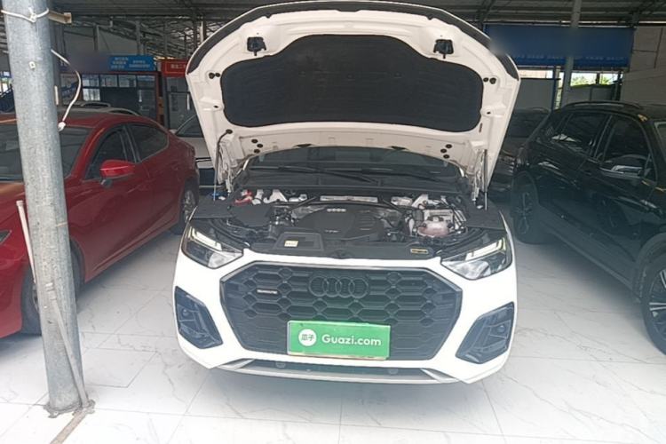 Used Audi Q5L 2022 40T Fashionable and Dynamic Model Engine Bay