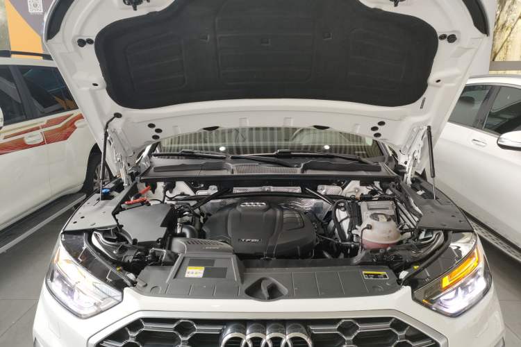 Used Audi Q5L 2022 Updated 40T Luxury Dynamic Edition Engine Bay