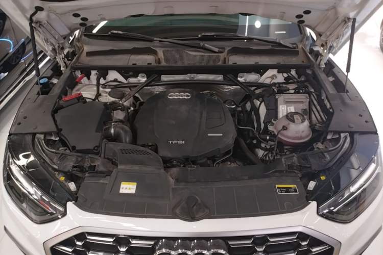 Used Audi Q5L 2022 Updated 40T Luxury Dynamic Edition Engine Bay
