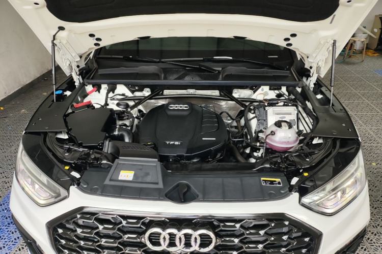 Used Audi Q5L 2022 40T Luxury Dynamic Model Engine Bay