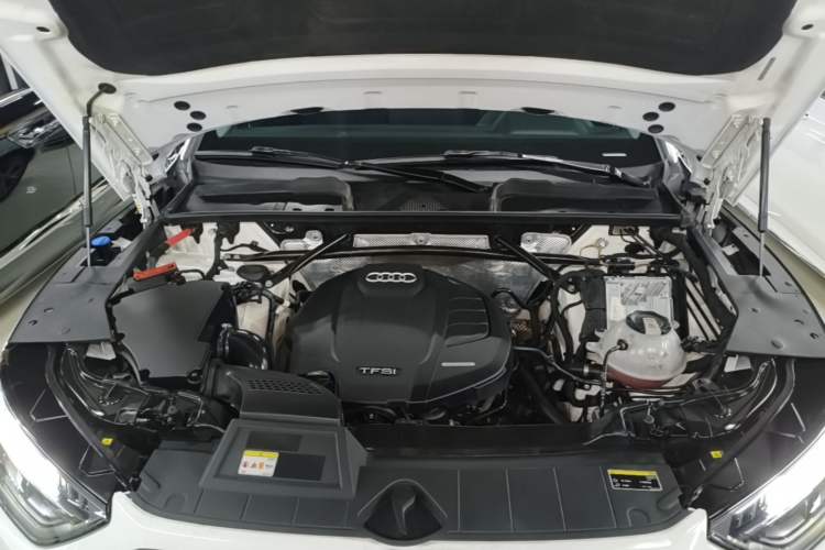 Used Audi Q5L 2022 45T Luxury Dynamic Model Engine Bay