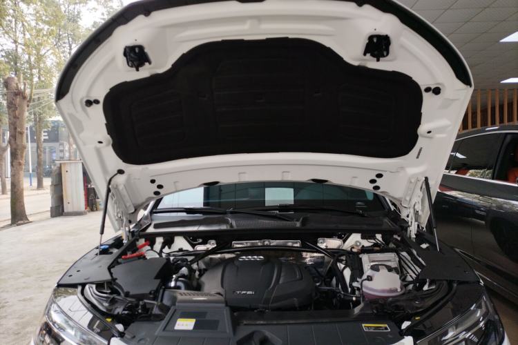 Used Audi Q5L 2022 40T Fashionable and Dynamic Model Engine Bay