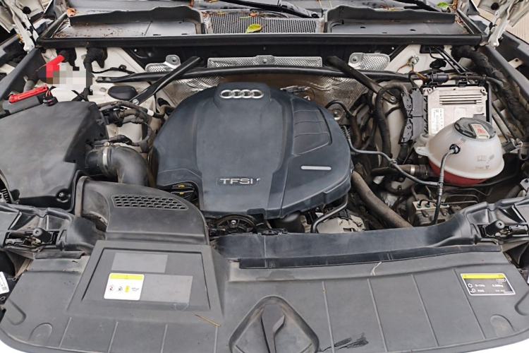 Used Audi Q5L 2022 40T Luxury Dynamic Model Engine Bay