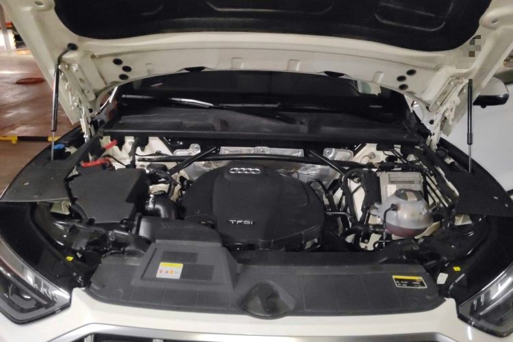 Used Audi Q5L 2022 40T Luxury Elegant Model Engine Bay