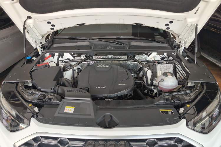 Used Audi Q5L 2022 Updated 45T Luxury Dynamic Version Engine Bay