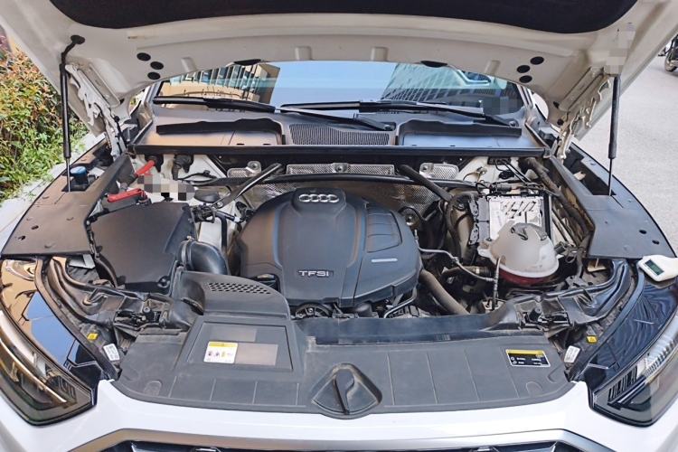 Used Audi Q5L 2022 45T Luxury Dynamic Model Engine Bay