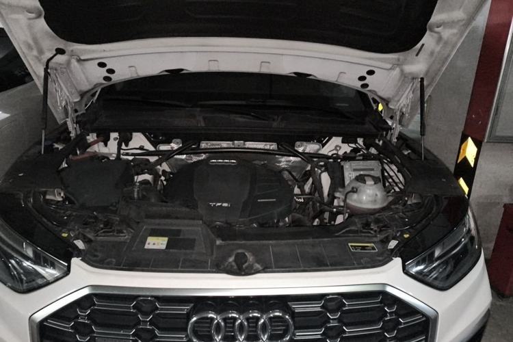 Used Audi Q5L 2022 40T Luxury Dynamic Model Engine Bay