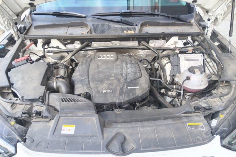 Used Audi Q5L 2022 40T Luxury Dynamic Model Engine Bay