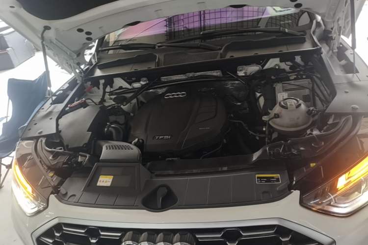 Used Audi Q5L 2022 Updated 40T Luxury Dynamic Edition Engine Bay
