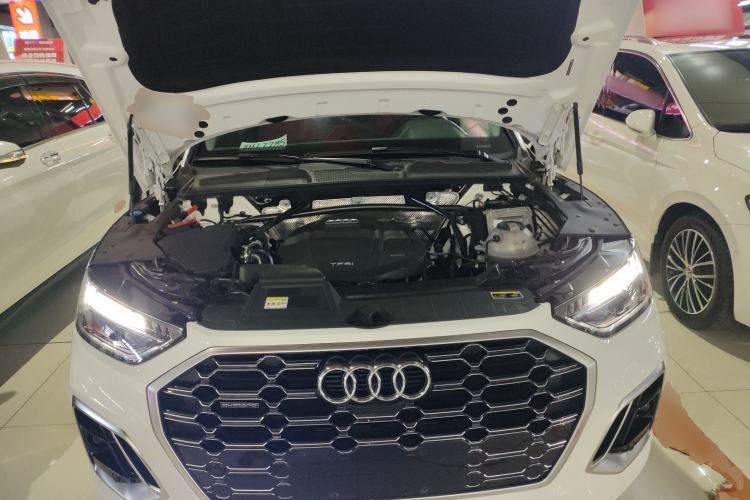 Used Audi Q5L 2022 Updated 40T Luxury Dynamic Edition Engine Bay