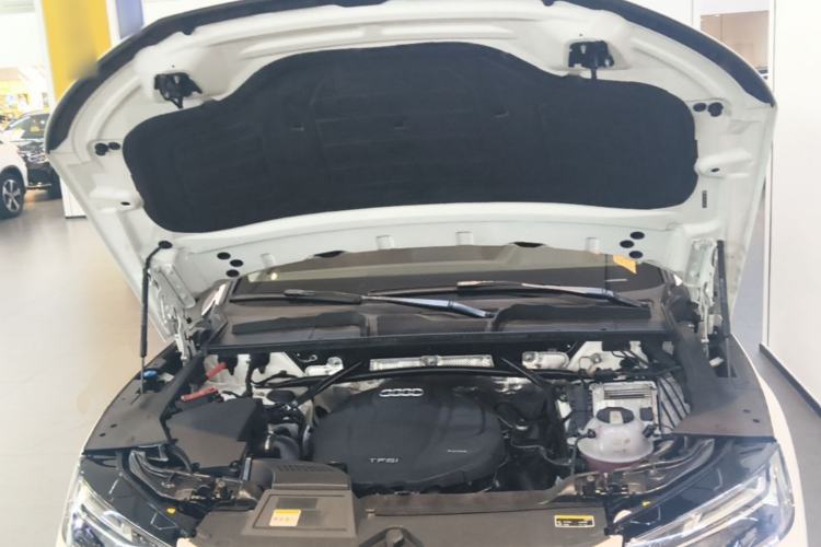 Used Audi Q5L 2022 40T Fashionable and Dynamic Model Engine Bay