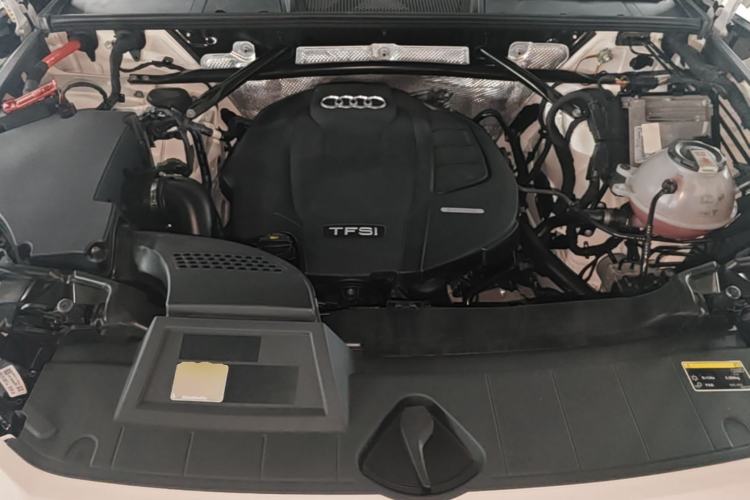 Used Audi Q5L 2022 40T Luxury Dynamic Model Engine Bay