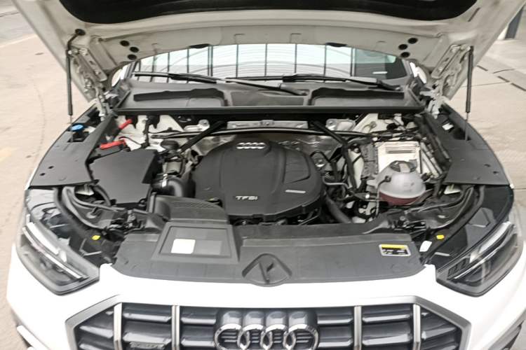Used Audi Q5L 2022 40T Luxury Elegant Model Engine Bay