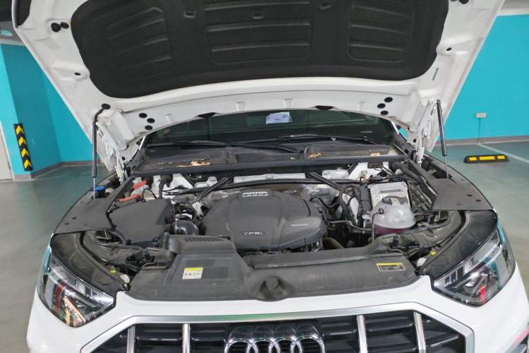 Used Audi Q5L 2022 Updated Version 40T Luxury Elegant Edition Engine Bay