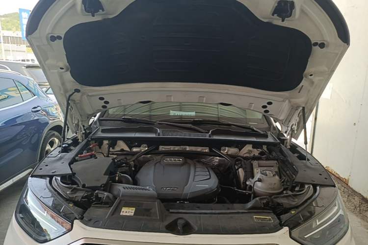 Used Audi Q5L 2022 40T Luxury Dynamic Model Engine Bay