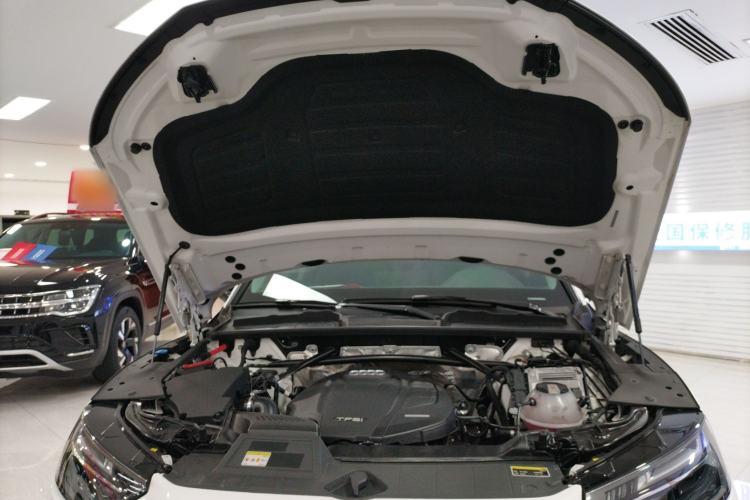 Used Audi Q5L 2022 40T Luxury Dynamic Model Engine Bay