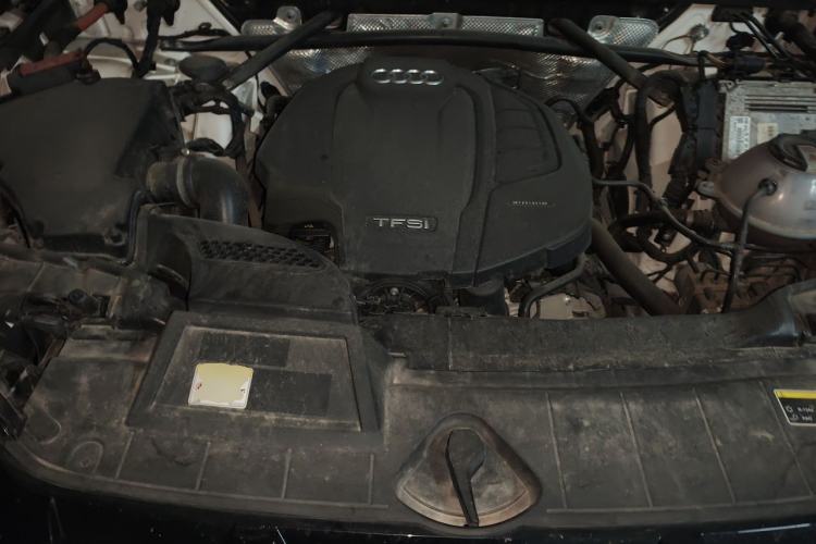 Used Audi Q5L 2022 40T Fashionable and Dynamic Model Engine Bay